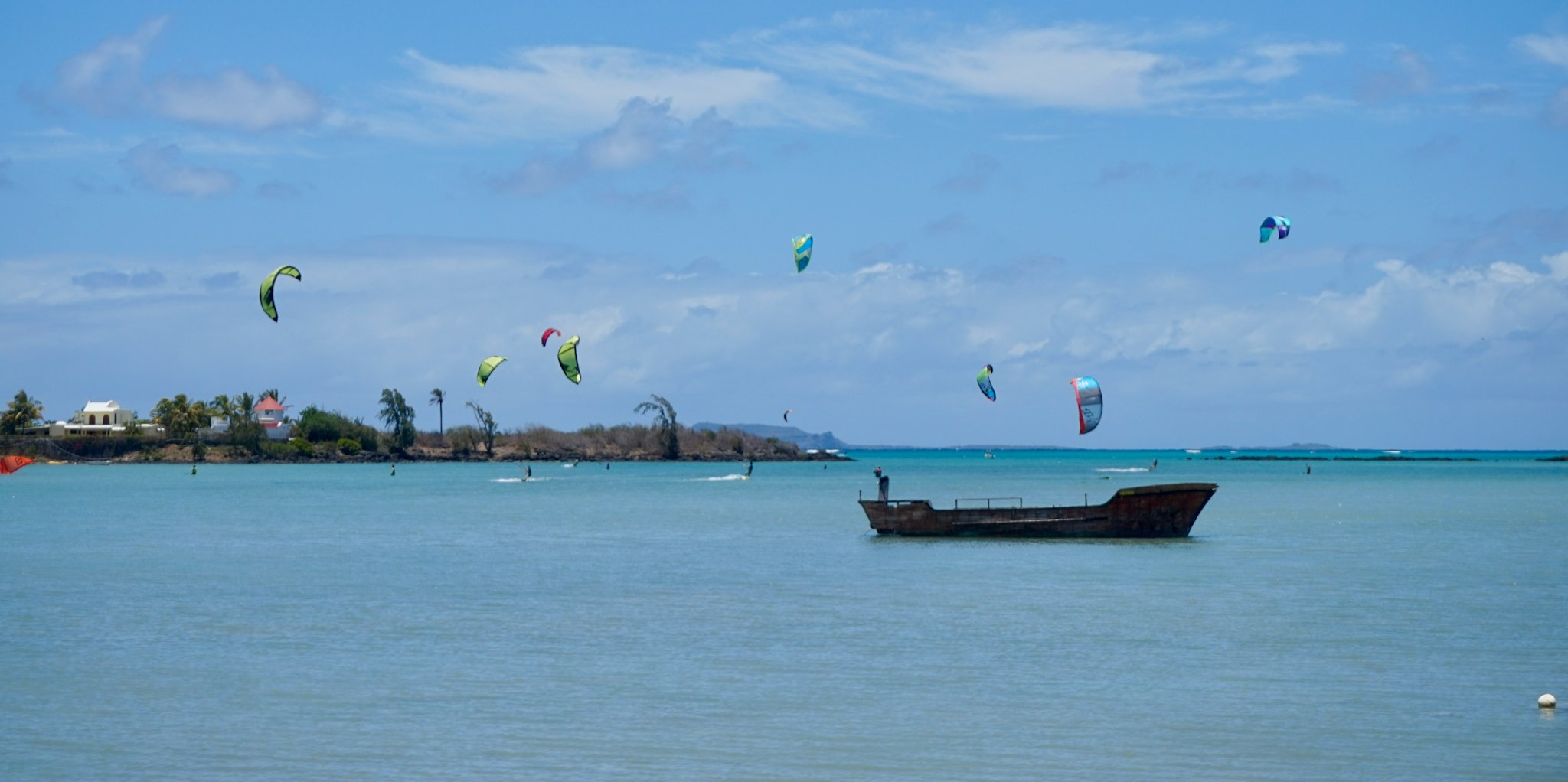Kitesurfers at Anse La Raie